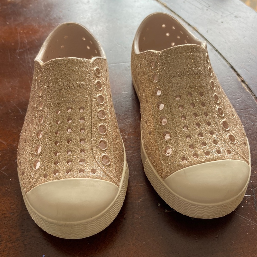 Gold sparkle natives